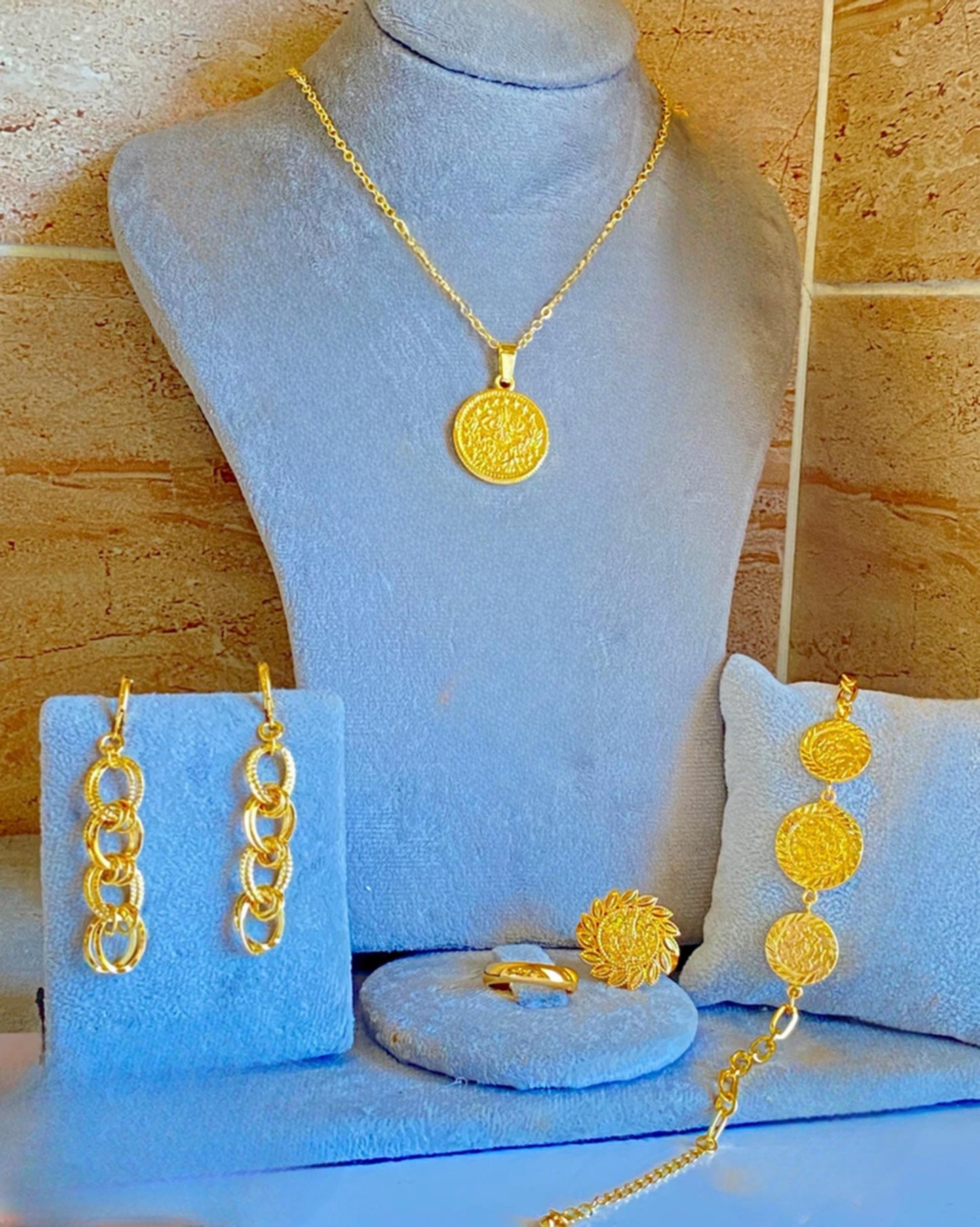 Gold-Plated Venetian Jewelry Set – 7-Piece Coin Necklace, Bracelet, Earrings & Rings