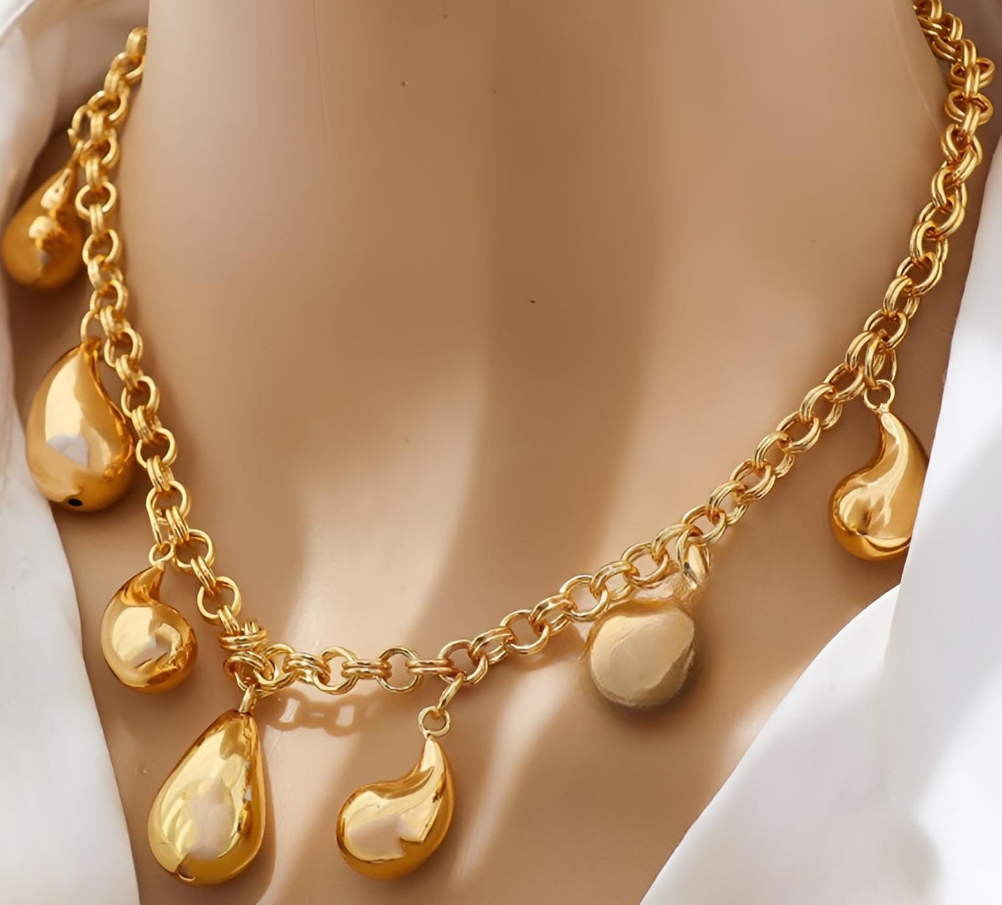 Golden Raindrop Elegance Set – Bold Plated Jewelry Design