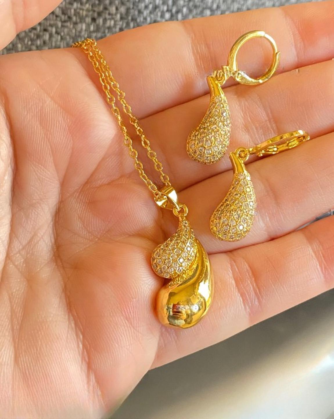 Gold-Plated Teardrop Jewelry Set – Sparkling Necklace & Earrings with Cubic Zirconia Stones