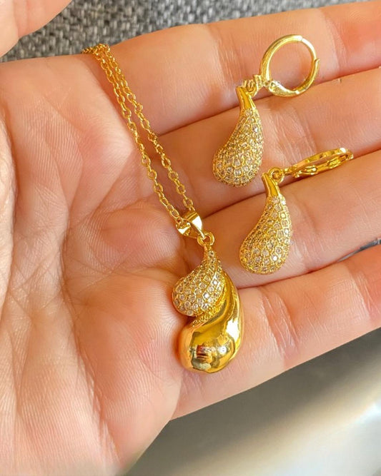 Gold-Plated Teardrop Jewelry Set – Sparkling Necklace & Earrings with Cubic Zirconia Stones