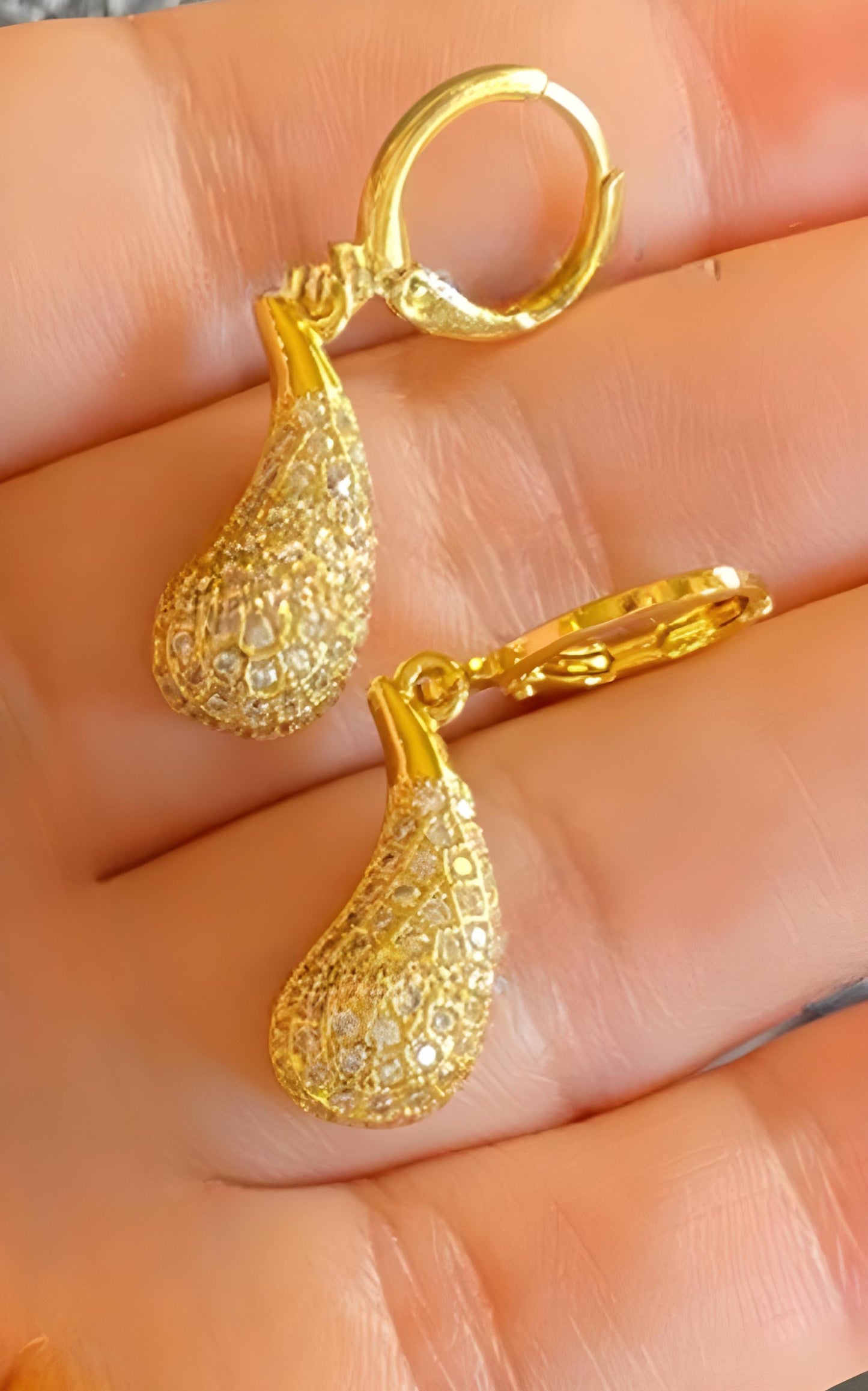 Gold-Plated Teardrop Jewelry Set – Sparkling Necklace & Earrings with Cubic Zirconia Stones