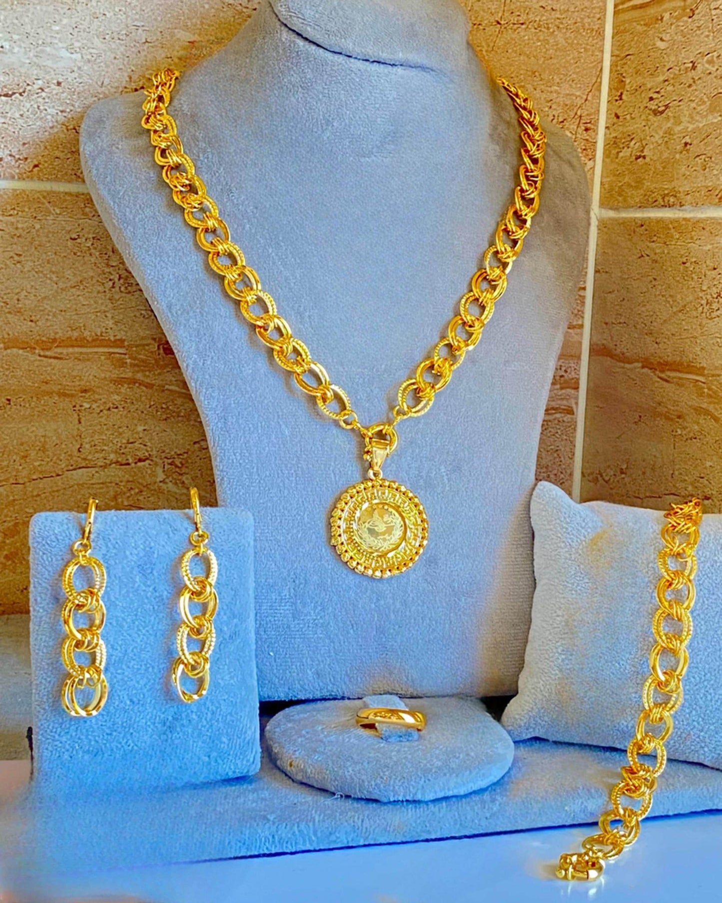 Gold-Plated Venetian Jewelry Set – 7-Piece Coin Necklace, Bracelet, Earrings & Rings