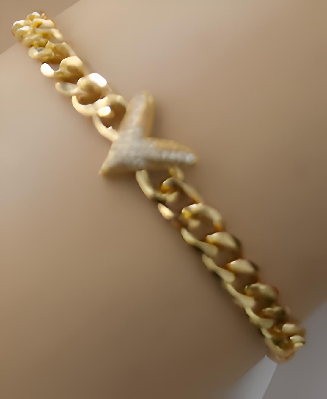 Bold Elegance – Gold-Plated "V" Jewelry Set