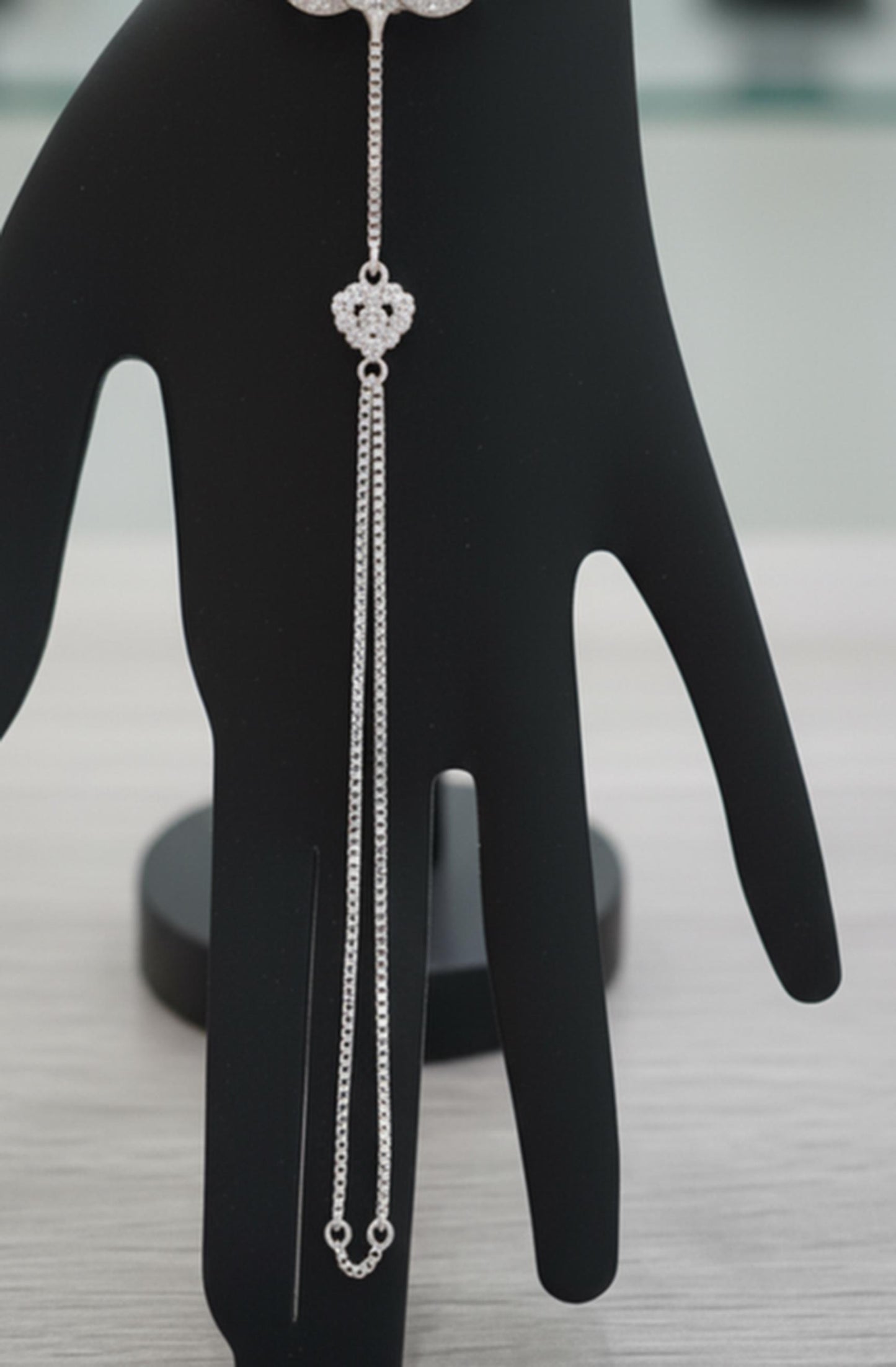 Luxury Silver Heart Hand Chain Bracelet Elegant Romantic Jewelry