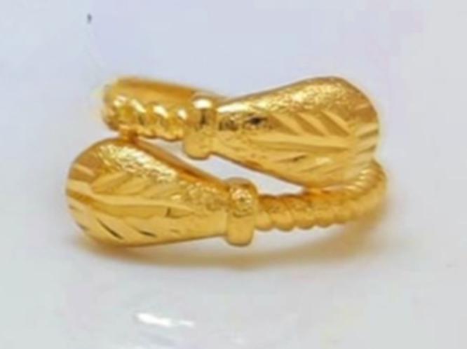 Gold-Plated Leaf Bracelet & Ring Set: Elegant Crystal Accents