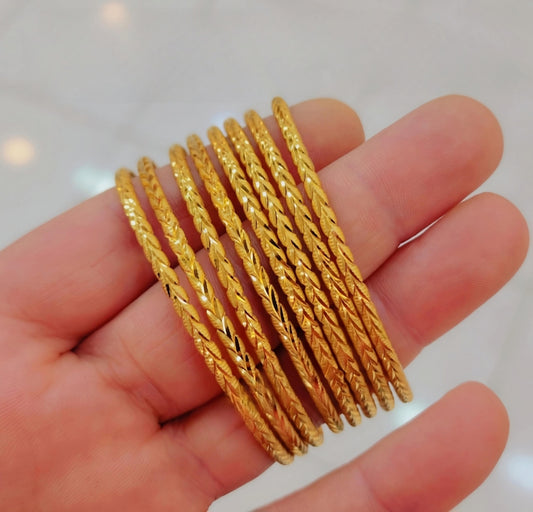 7 Gold-Plated Bangles Set – 7 -Piece Stackable Bracelets with Elegant Leaf Design