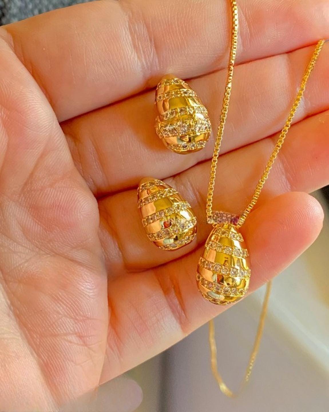 Gold-Plated Oval Link Jewelry Set – Stylish Necklace & Earrings with Cubic Zirconia Stones