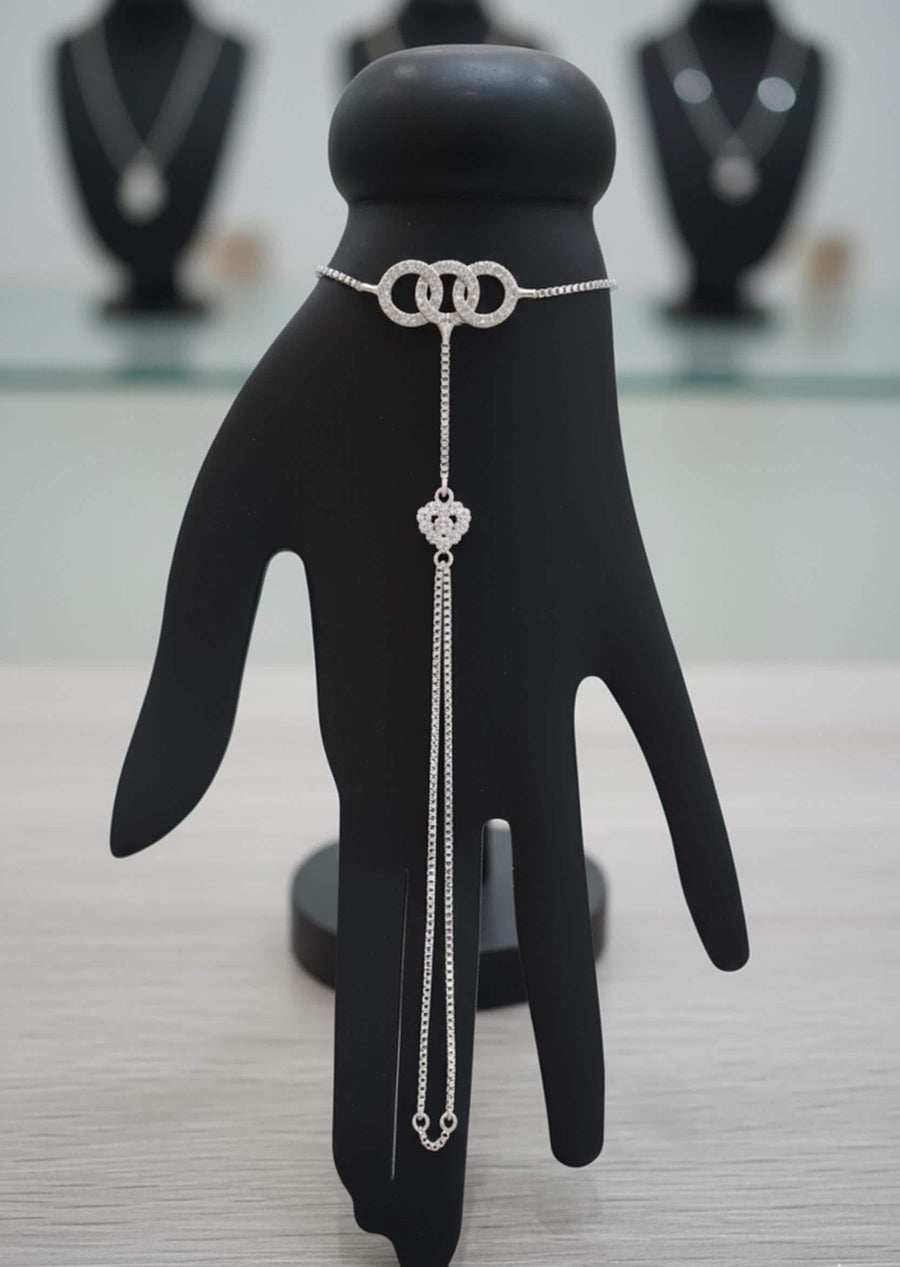 Luxury Silver Heart Hand Chain Bracelet Elegant Romantic Jewelry